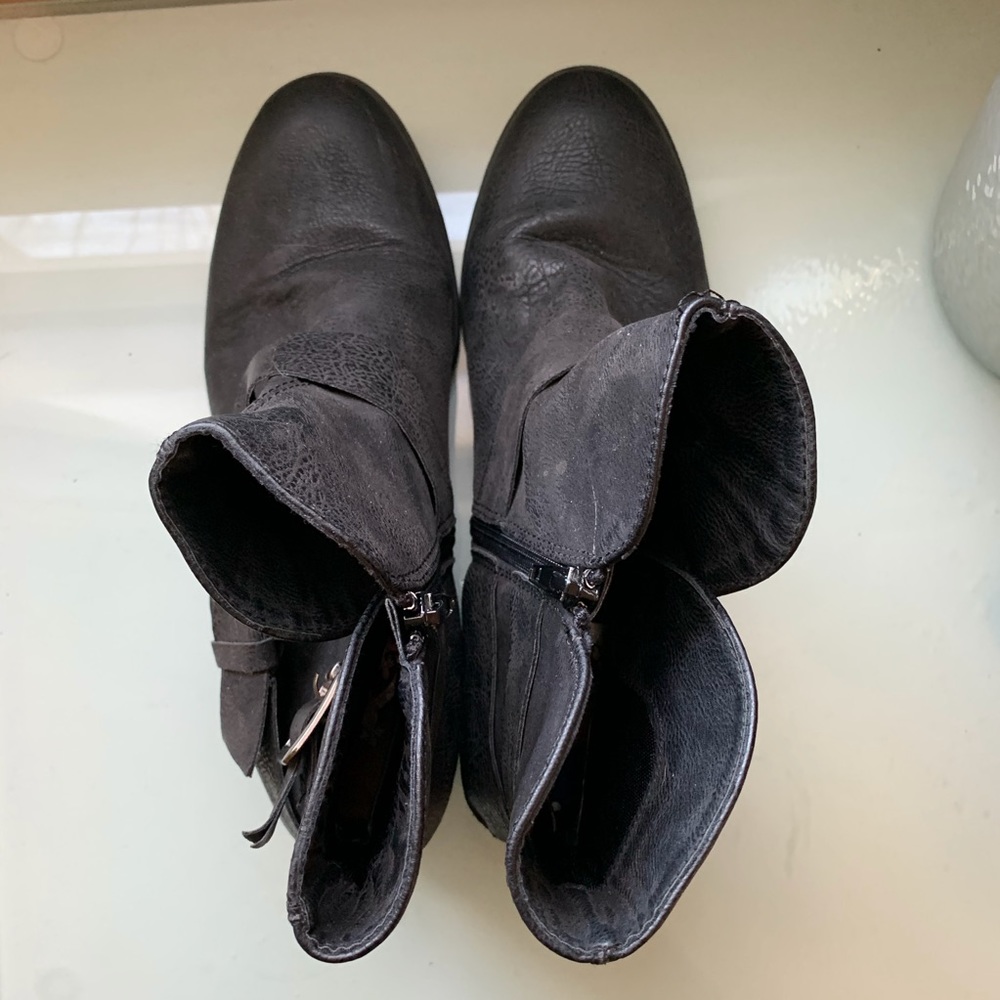 Crown vintage flat boots